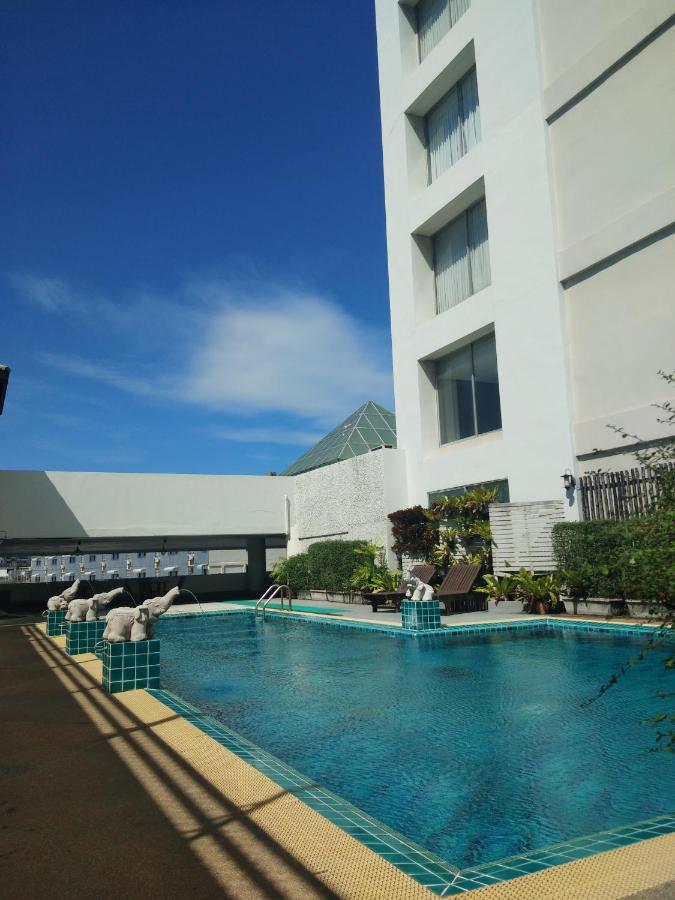 The City Hotel Sriracha By Bbh Japan Сирача Экстерьер фото