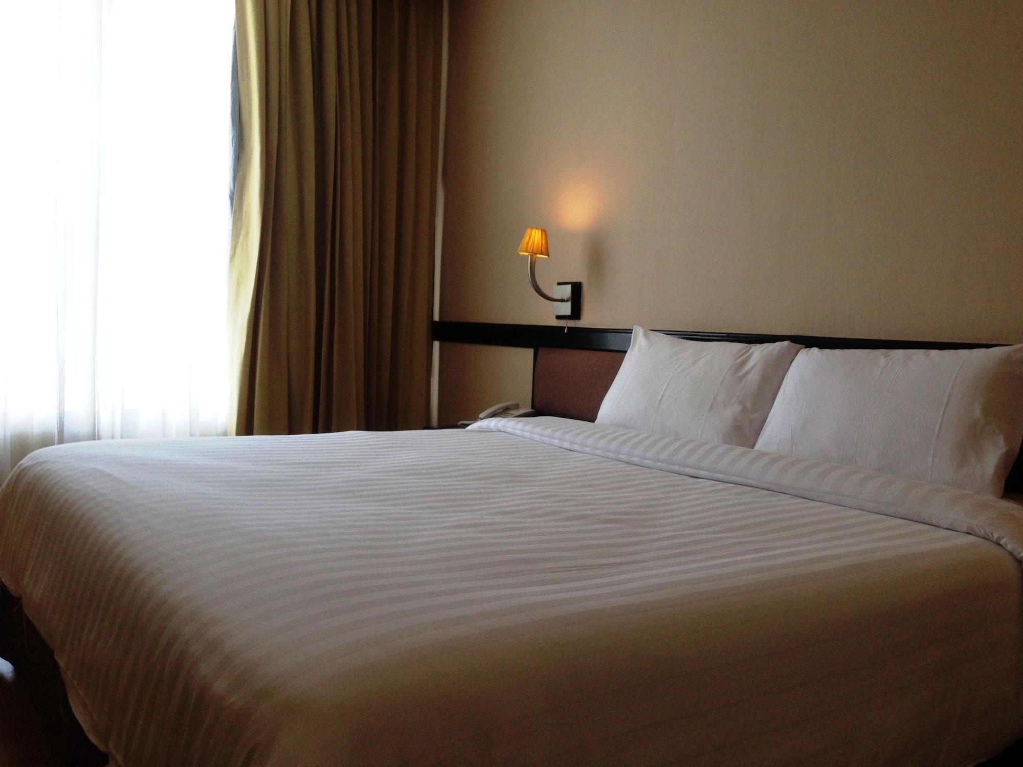 The City Hotel Sriracha By Bbh Japan Сирача Экстерьер фото