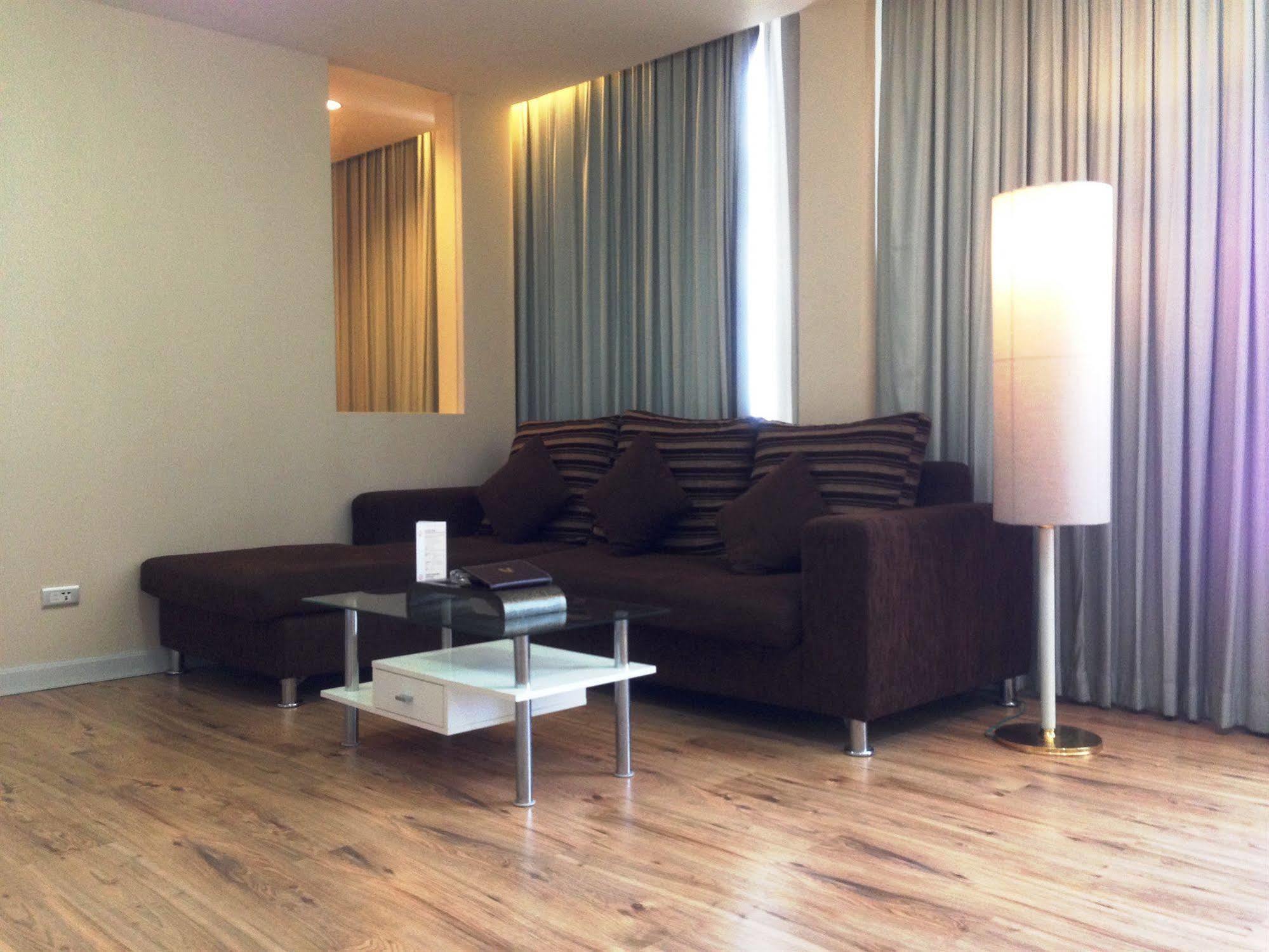 The City Hotel Sriracha By Bbh Japan Сирача Экстерьер фото